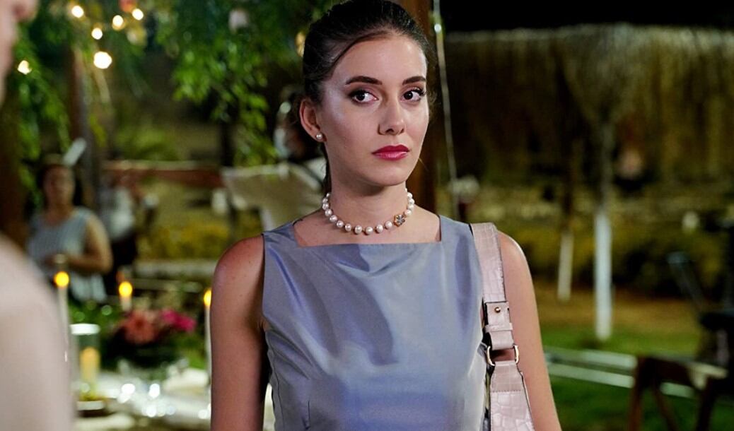 Beril Pozam interpreta a Idil Sağlam en “Ada Masali: el cuento de la isla”. (Foto: Medyapım / MF Yapım)