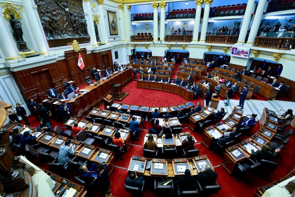 Ernesto Álvarez se presenta en el Parlamento en busca del voto de confianza. Foto: Congreso.