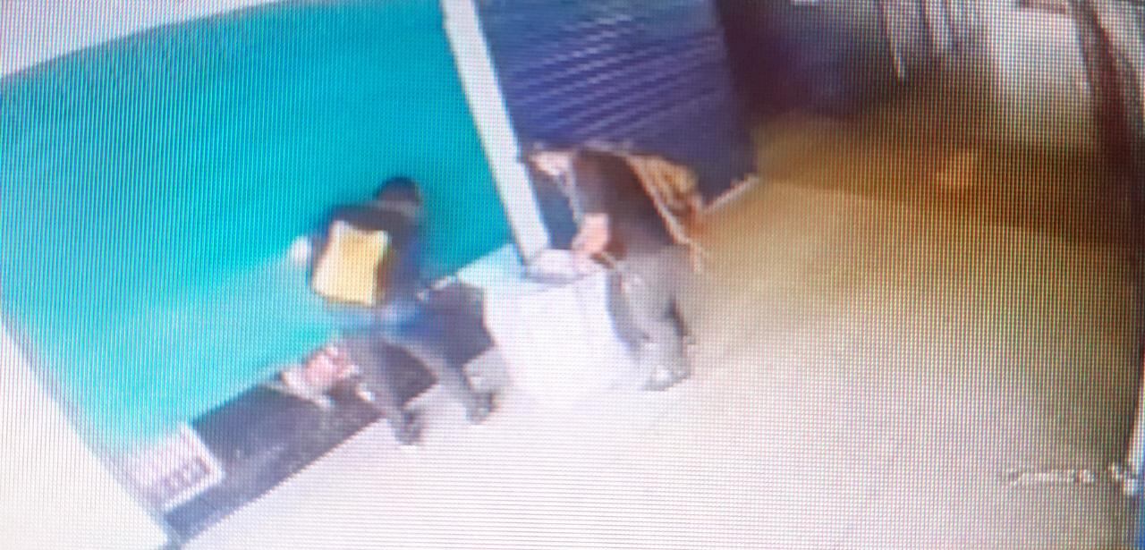 Luis Jerson Azalde Negrón (30), ‘Gato’, ingresó a robar mercadería a una tienda en Gamarra, pero al quedar al descubierto, fue atrapado por los policías del Escuadrón de Emergencia de Los Halcones.