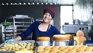 Huancavelicana empezó vendiendo 100 alfajores con apoyo de FONCODES y ahora distribuye 20 mil pedidos mensuales en Ayacucho y Junín