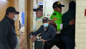 ¡Escándalo en hospital de Juliaca! Separan a médico acusado de atender presuntamente ebrio y revelan que no le hicieron dosaje etílico