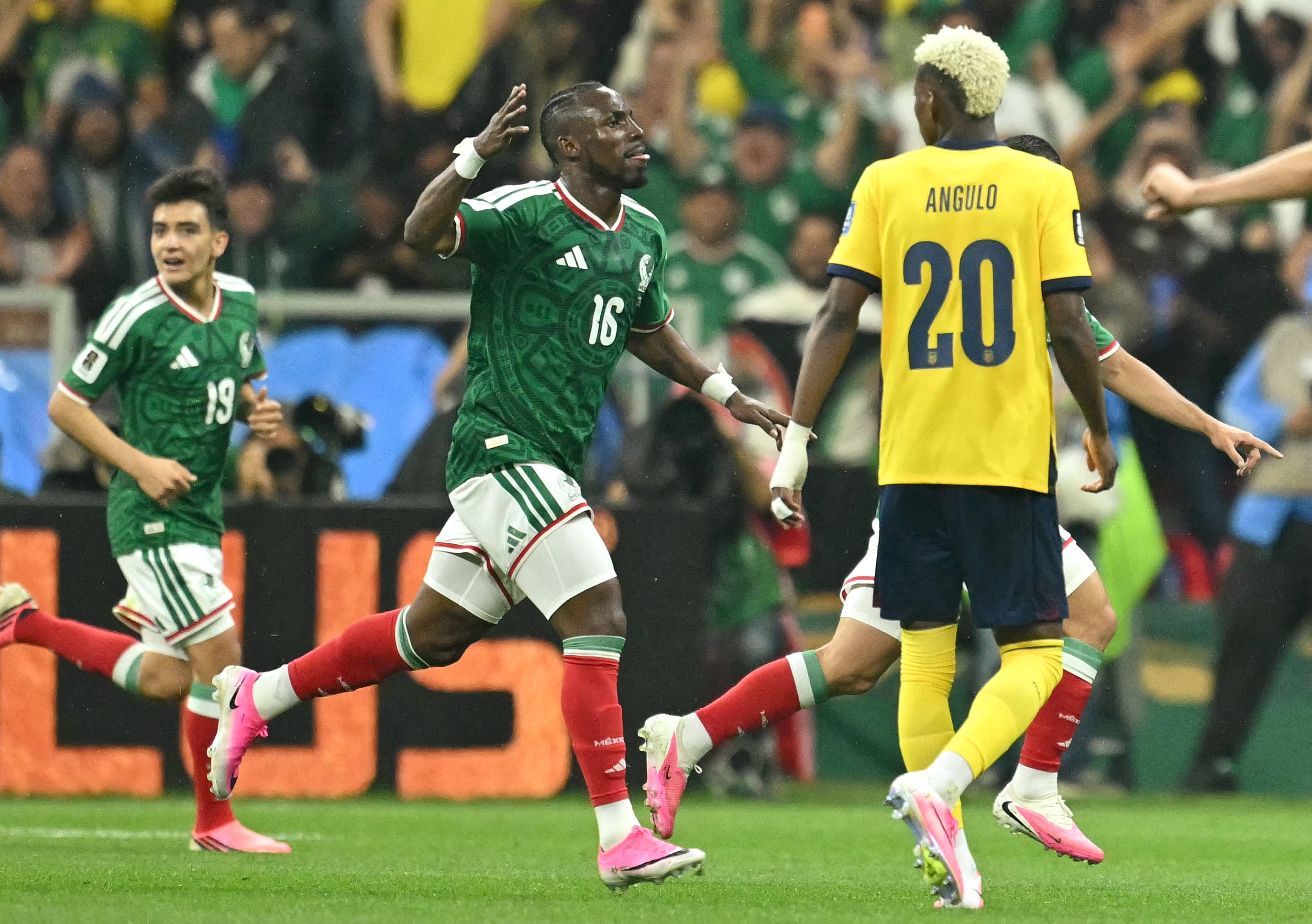 Julián Quiñones, delantero de México. (Photo by Yuri CORTEZ / AFP)