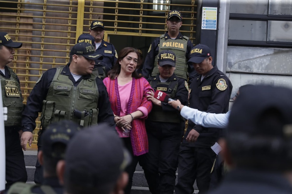 Salida de Mauricio Fernandini y Sada Goray de la carceleta de poder judicial. Foto: Hugo Pérez / @photo.gec