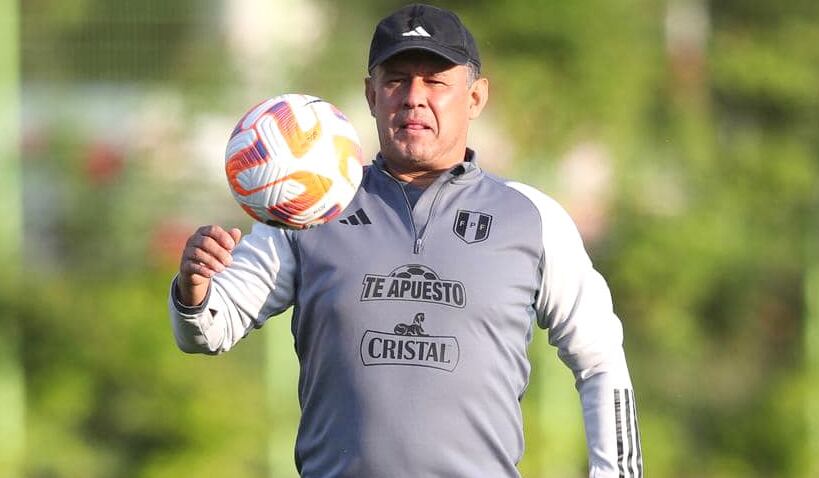 Juan Reynoso tiene contrato con la Selección hasta 2026 (Foto: FPF).