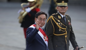 ¡Balcázar entregó la banda y se despidió del poder! Desea éxitos a Keiko y pide una democracia con reconciliación