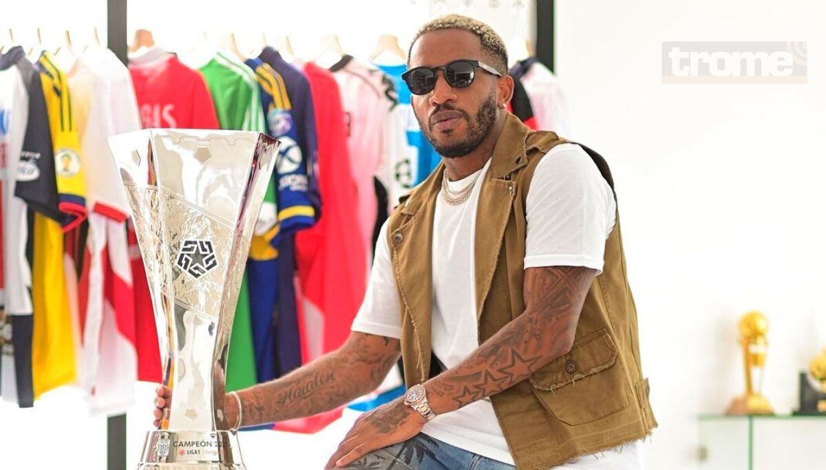 La 'Foquita' y el trofeo que faltaba en su vitrina personal (Foto: @Jefferson_farfan_oficial)