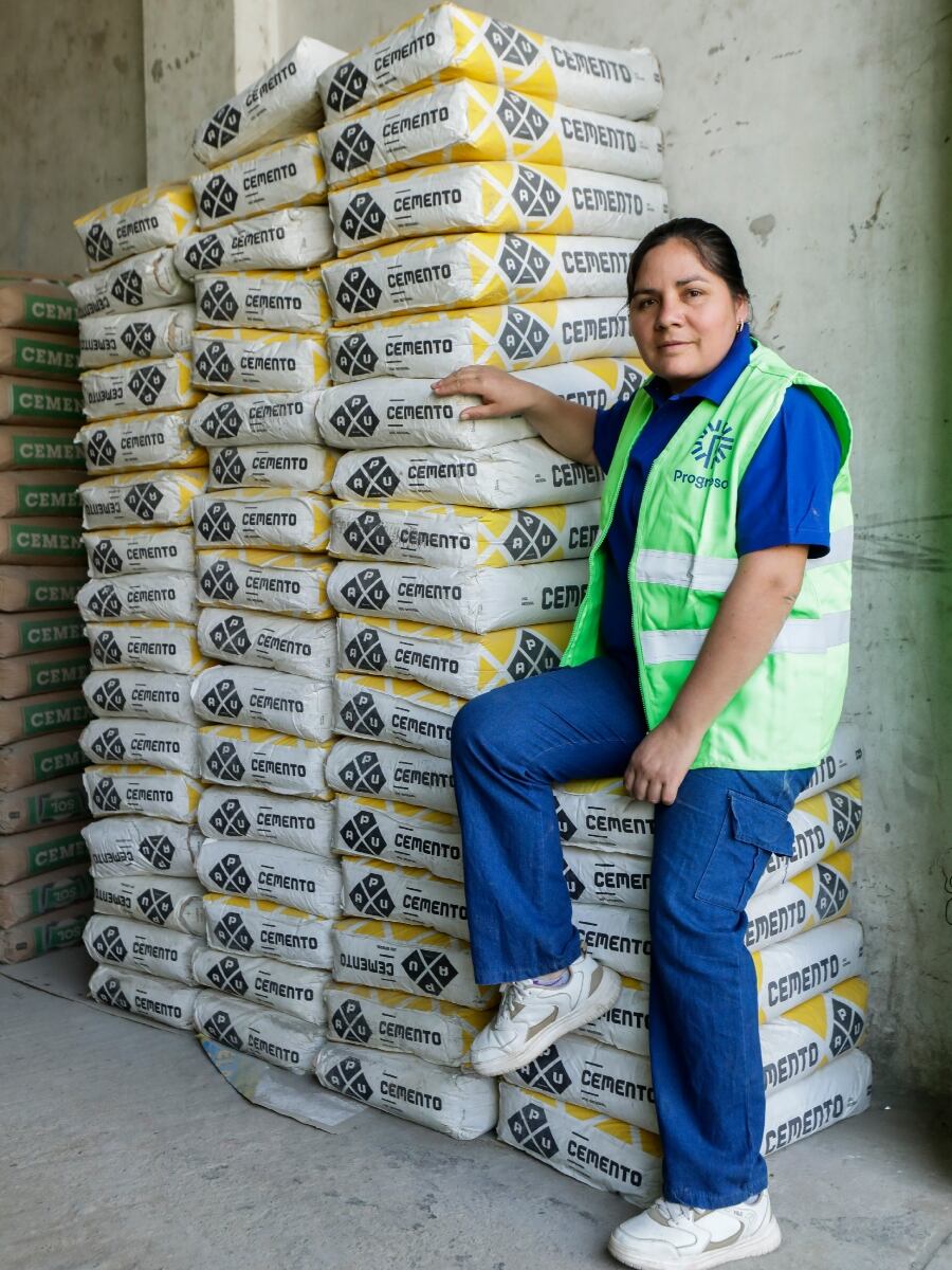Comerciante de Ventanilla nos cuenta su historia de éxito en el rubro de la ferretería. Foto: Lenin Tadeo.