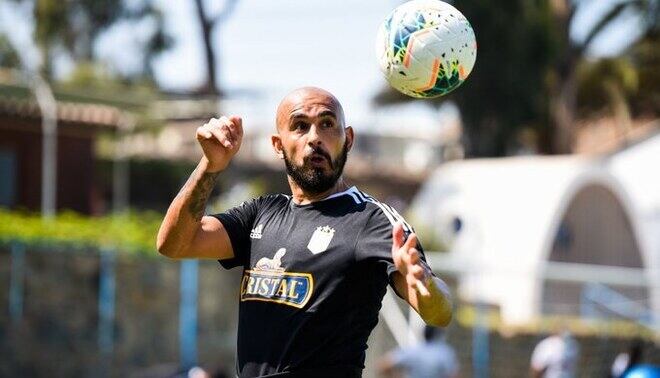La idea del comando técnico celeste es que Marcos Riquelme pueda llegar al duelo con Racing, pero es complicado