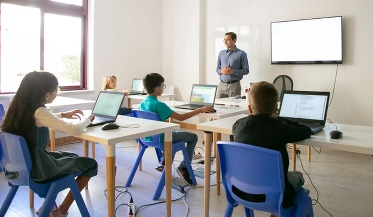 En sus aulas, los maestros encienden la imaginación e inspiran a sus estudiantes (Foto: Freepik)