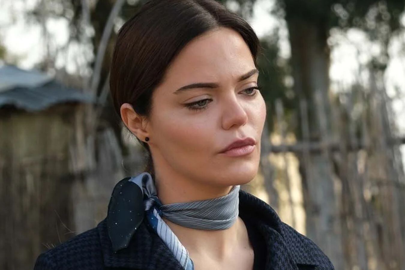 Züleyha hereda 300 millones de Hakan en "Tierra amarga" (Foto: Tims & B Productions)