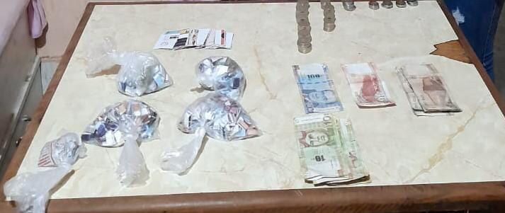 Le incautaron cerca de 300 ketes de PBC y dinero de su ilícito negocio (PNP)