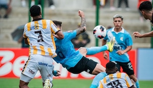 Felipe Vizeu marca un GOLAZO de CHALACA en el Sporting Cristal vs. Juan Pablo II | VIDEO