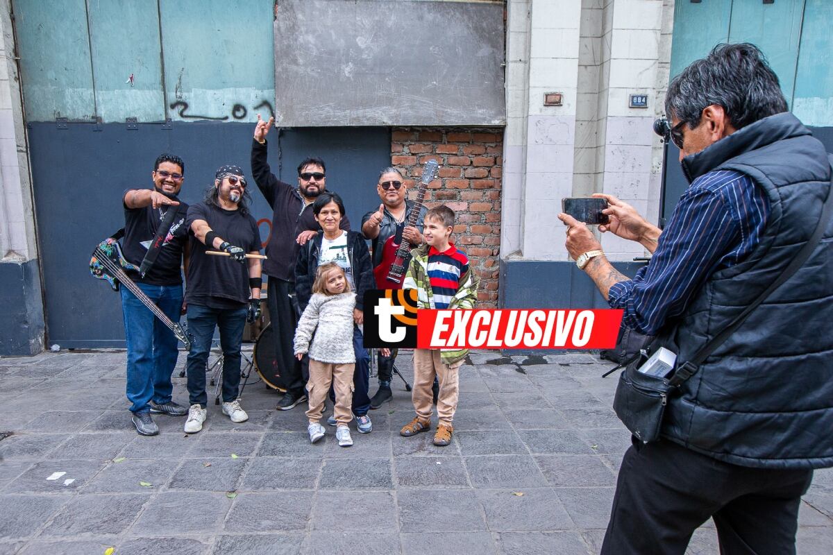 DCNfreno toca rock del bueno en plena vía pública y pone a 'poguear' a muchos. Foto: Fernando Sangama / Trome.