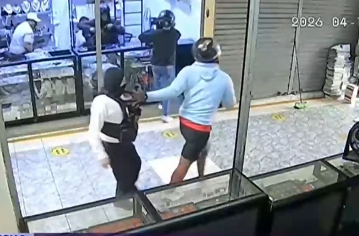 Delincuentes armados asaltan una joyería en Cercado de Lima. (Foto: Captura / Canal N)
