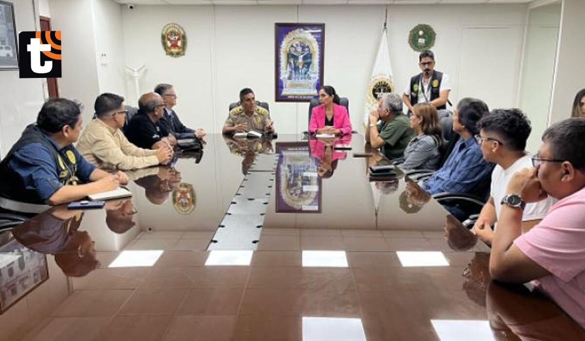 La Chinita de la Salsa, Orquesta Candela, Chechito, Estanis Mogollón y Armando Massé, estuvieron en la mesa de diálogo.