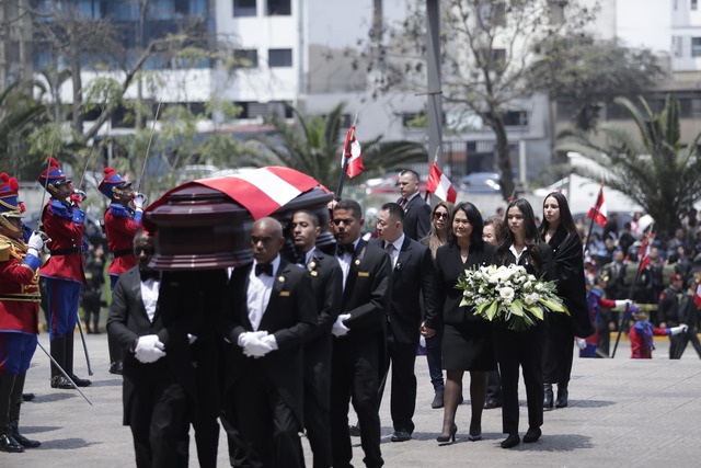 Alberto Fujimori: galería con la llegada de su féretro al Ministerio de Cultura. Foto: @photo.gec