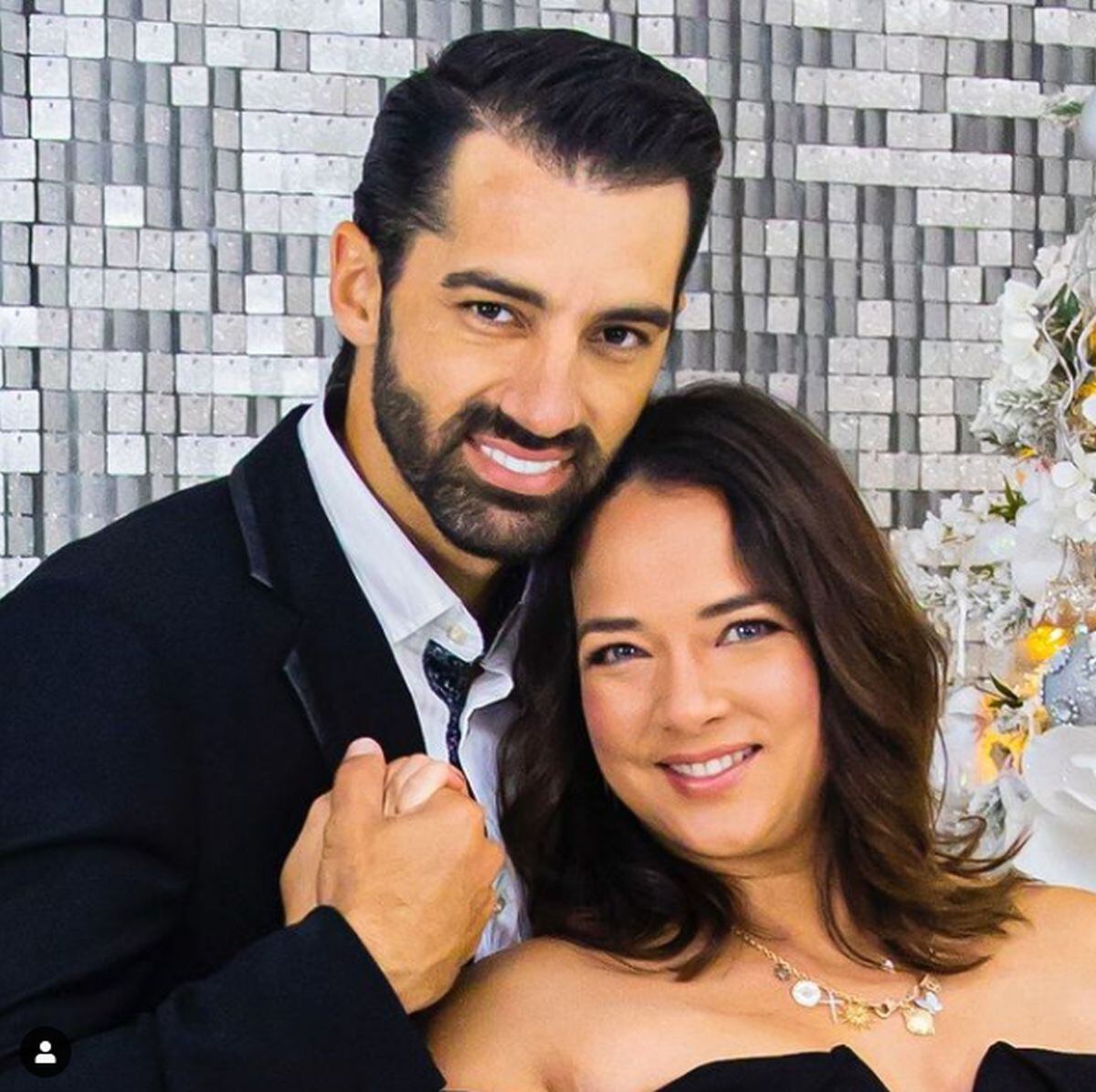 La actriz junto a su pareja y padre de su hija, el bailarín español Toni Costa. (Foto: Adamari López / Instagram)