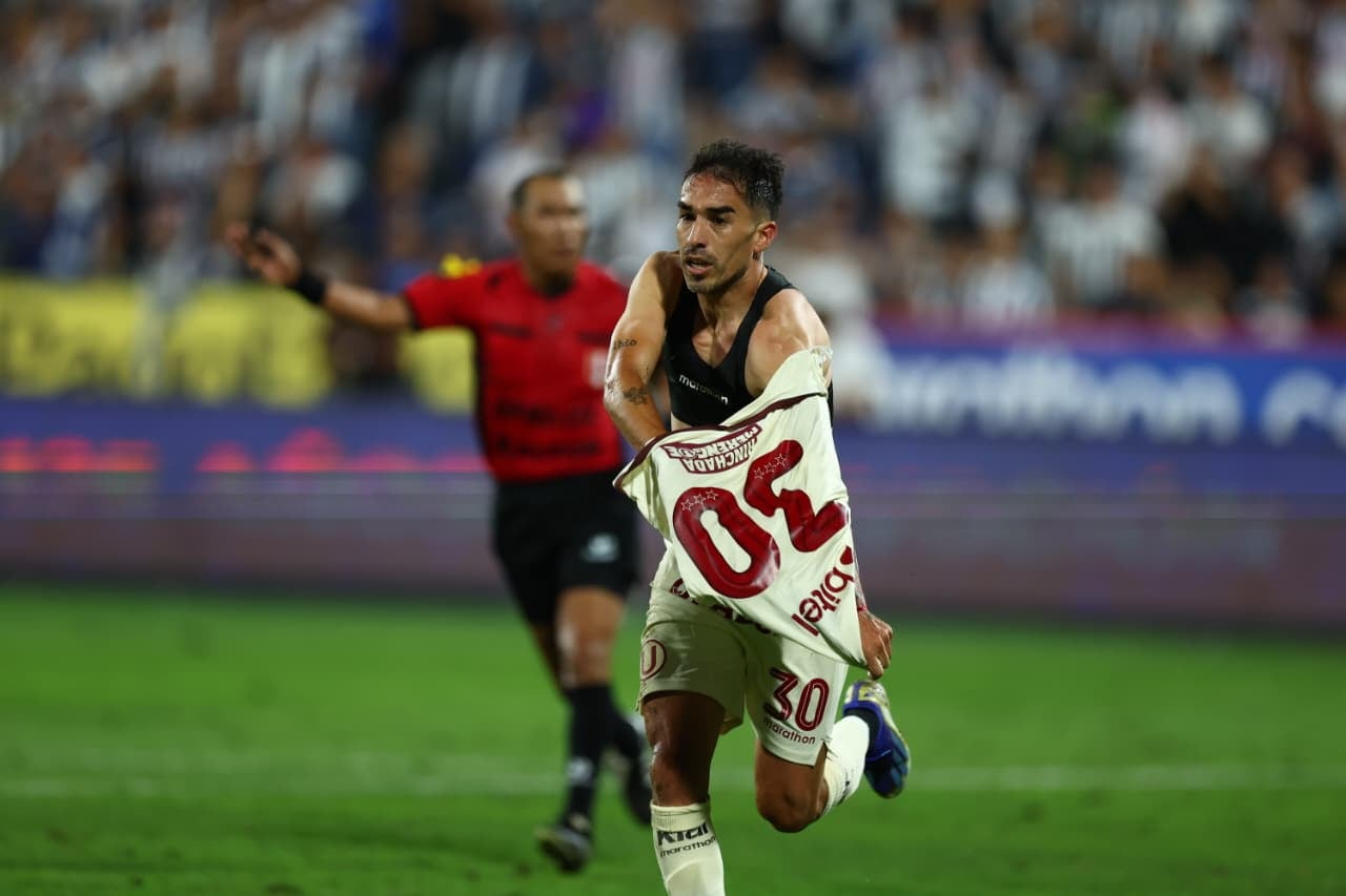 Lizandro Alzugaray no perdonó error de Alianza Lima y le dio el triunfo a Universitario. (Fotos: Giancarlo Ávila/ @photo.gec)