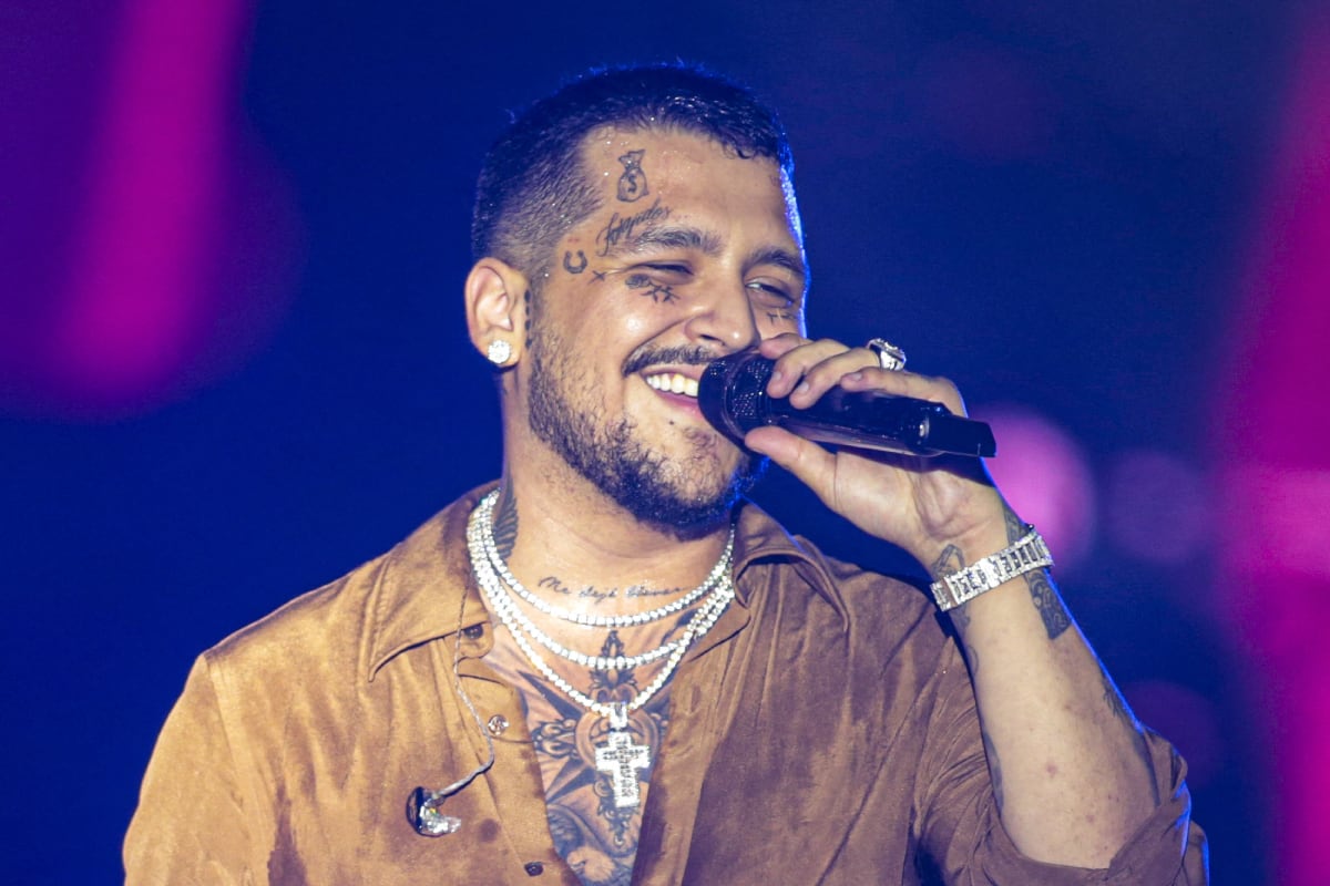 Christian Nodal cantando en un concierto realizado en Nicaragua (Foto: AFP)
