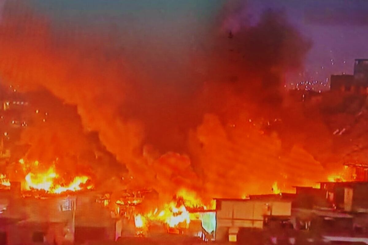 Incendio en Pamplona Alta: más de 20 viviendas arrasadas entre humo, heroísmo y manuales de excusas