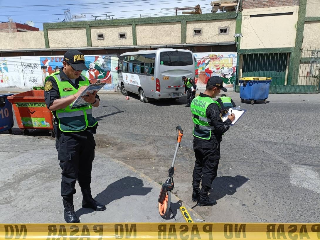 Choque de bus deja un fallecido y ocho heridos. (Foto: Difusión)