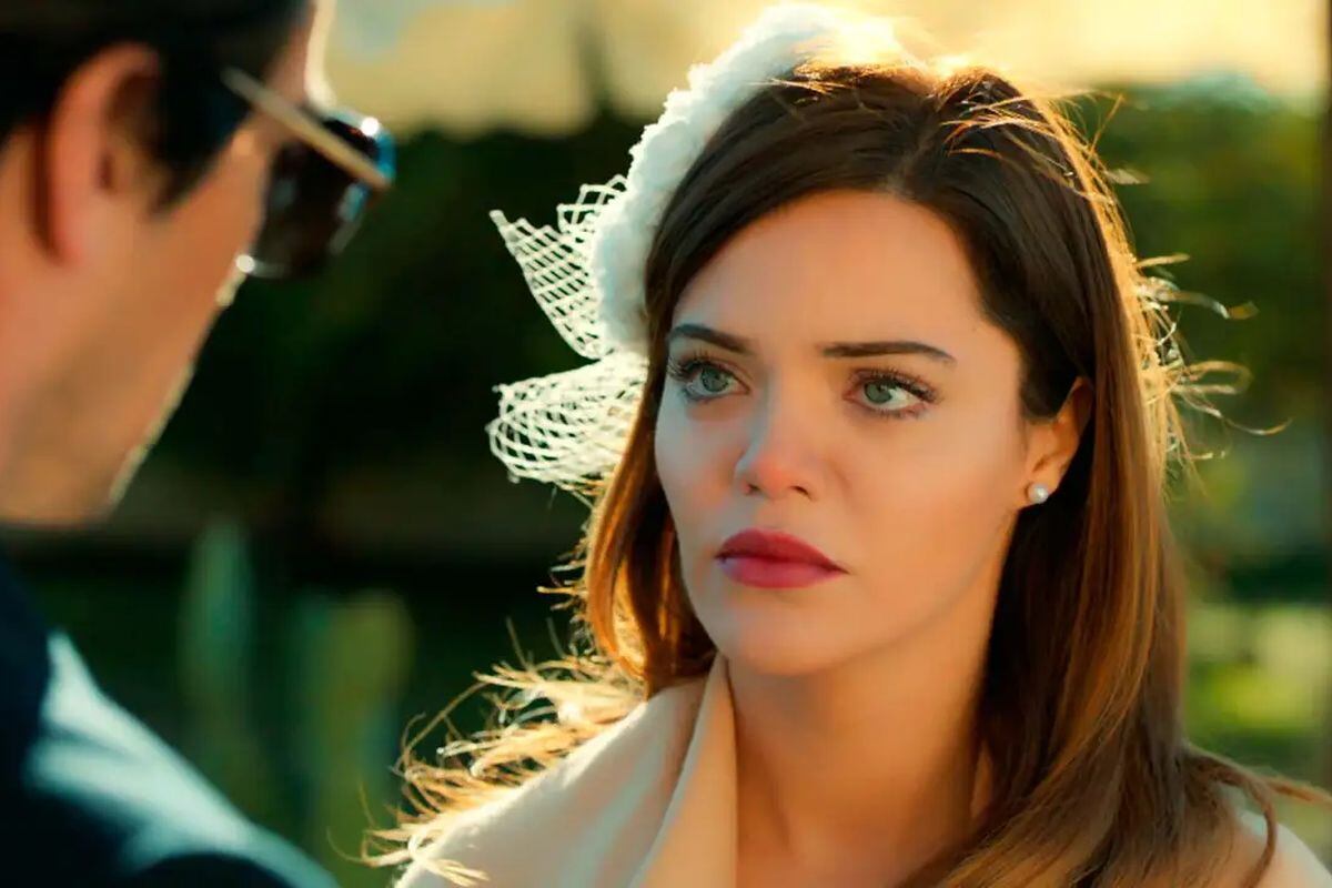 İbrahim Çelikkol como Hakan Gümüşoglu y Hilal Altınbilek como Züleyha Altun en la telenovela "Tierra amarga" (Foto: Tims & B Productions)