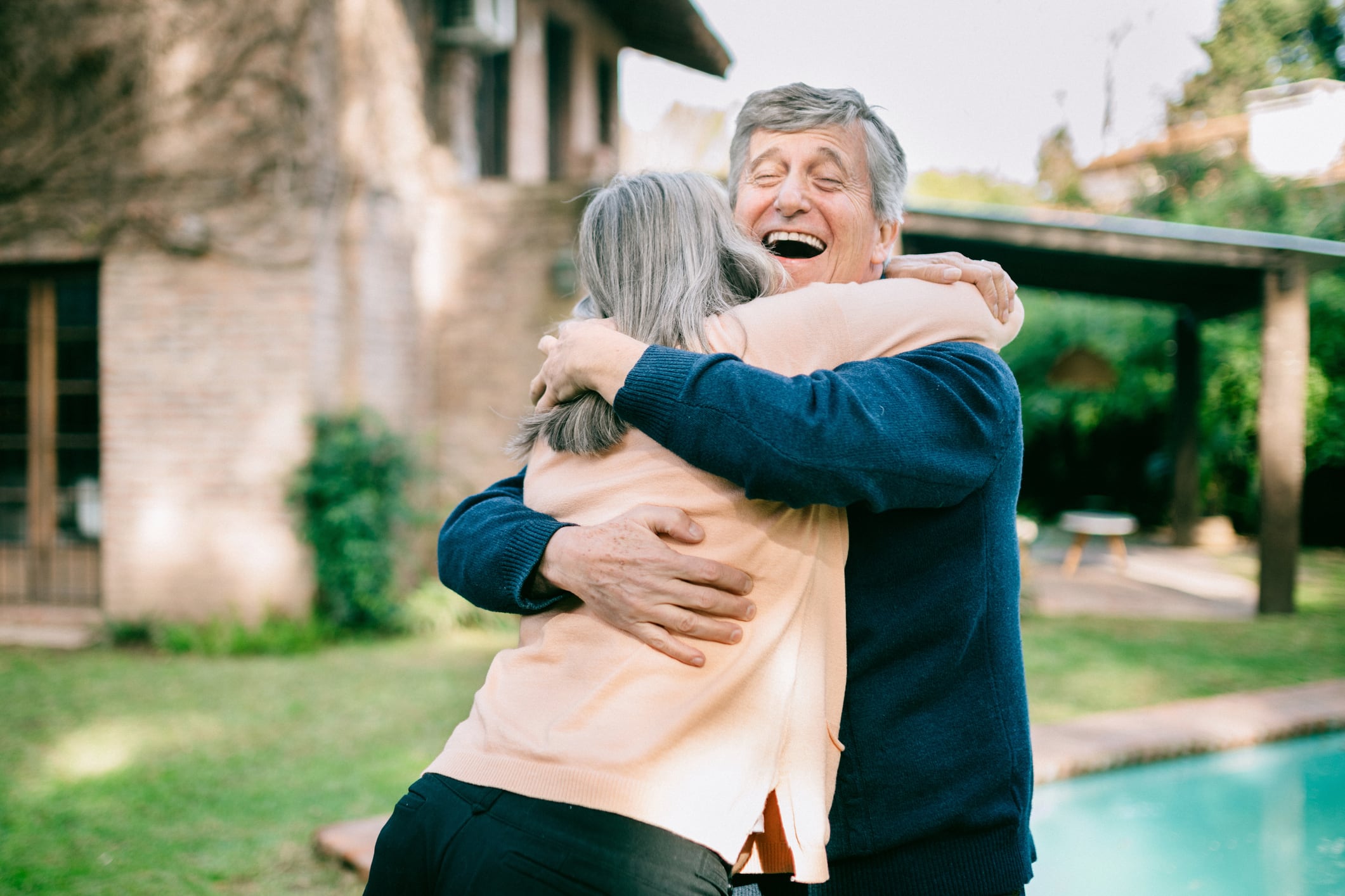 La gratitud es fundamental para el bienestar integral, ya que mejora la salud mental y física. Foto: composición/Istock