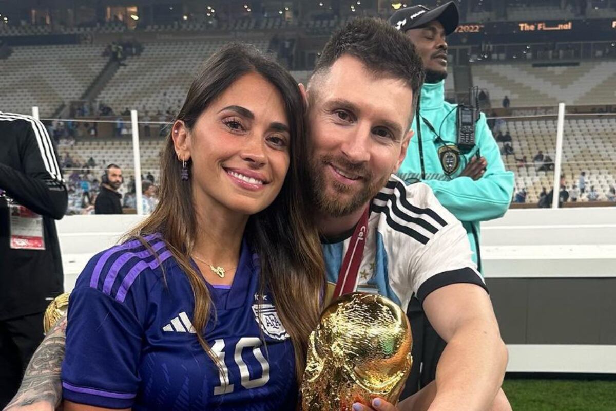 Lionel Messi junto a su esposa luego de ganar la Copa del Mundo (Foto: Antonella Roccuzzo / Instagram)