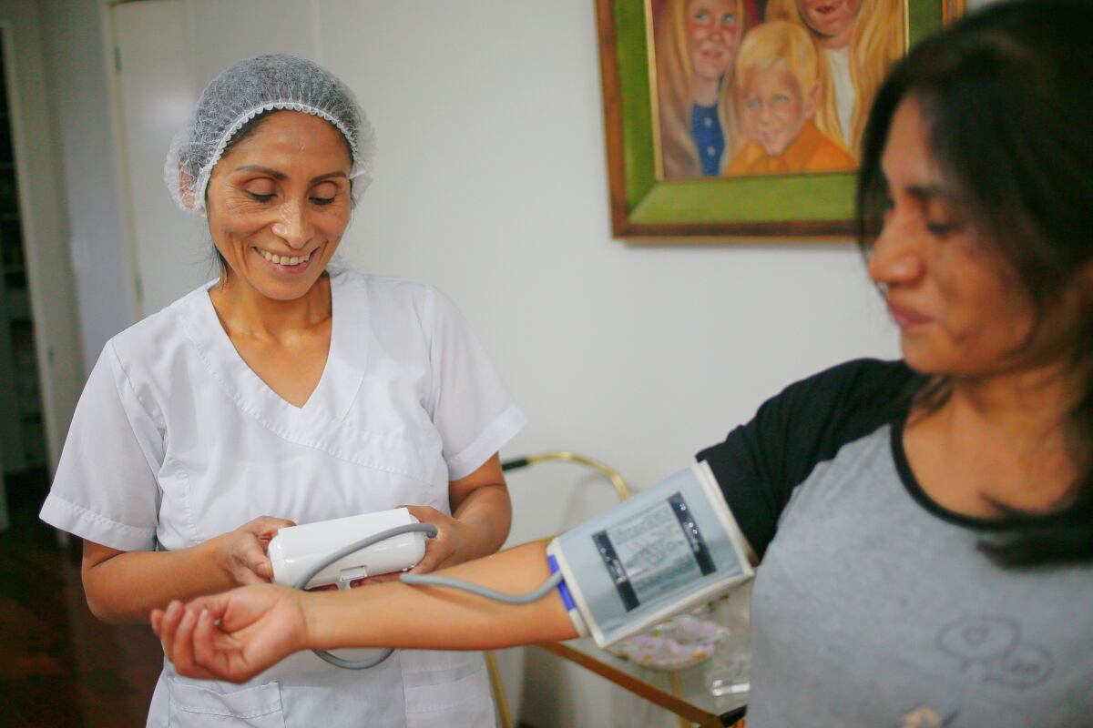 Estudió una carrera técnica para ayudar en la economía del hogar, pero su gran sueño fue ser danzante de tijeras. Foto: Hugo Curotto.