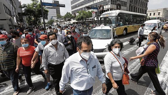 El Ministerio de Salud, a través del CDC, anunció que tampoco se exigirá la presentación del carné de vacunación contra el COVID-19. (Foto: El Comercio)