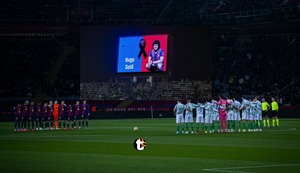 ¡Eterna leyenda! Barcelona rinde homenaje a Hugo Sotil antes de golear al Betis | VIDEO