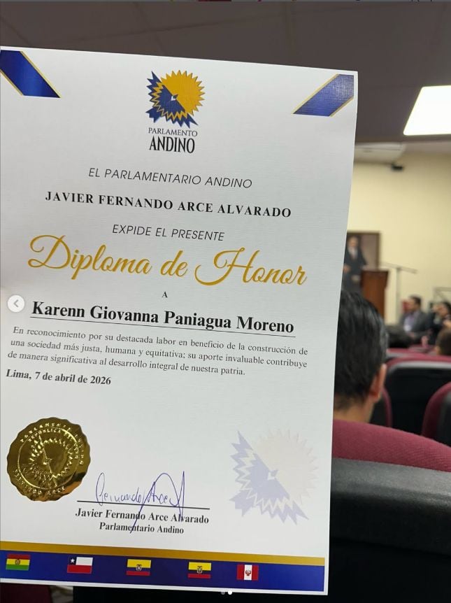 Karen Paniagua compartió orgullosa su diploma en redes. Foto: Instagram