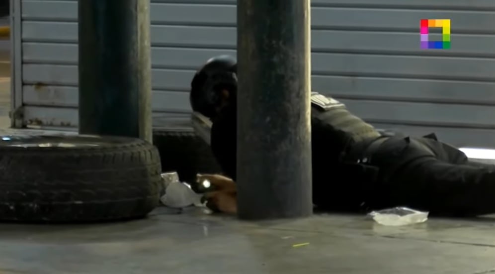 Policía de la UDEX acordonó la zona para retirar artefacto (Willax)