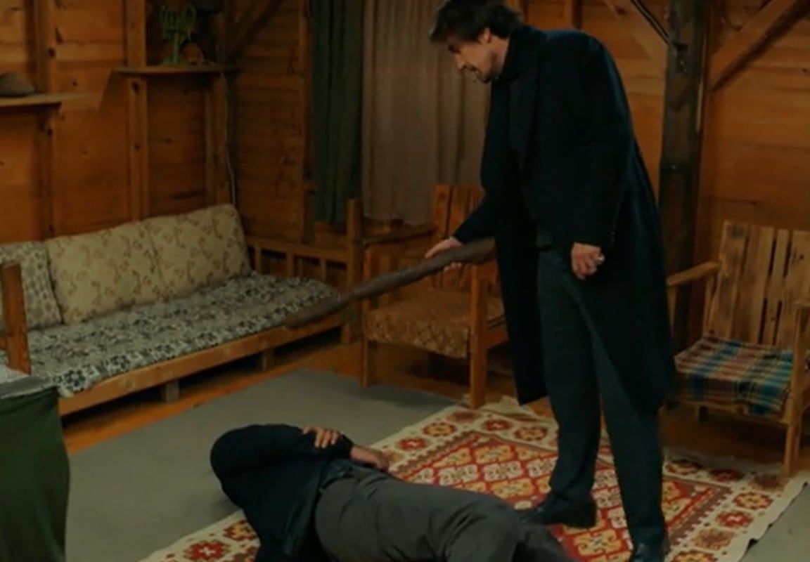 Hakan le da una golpiza a Vahap. (Foto: Tims & B Productions)