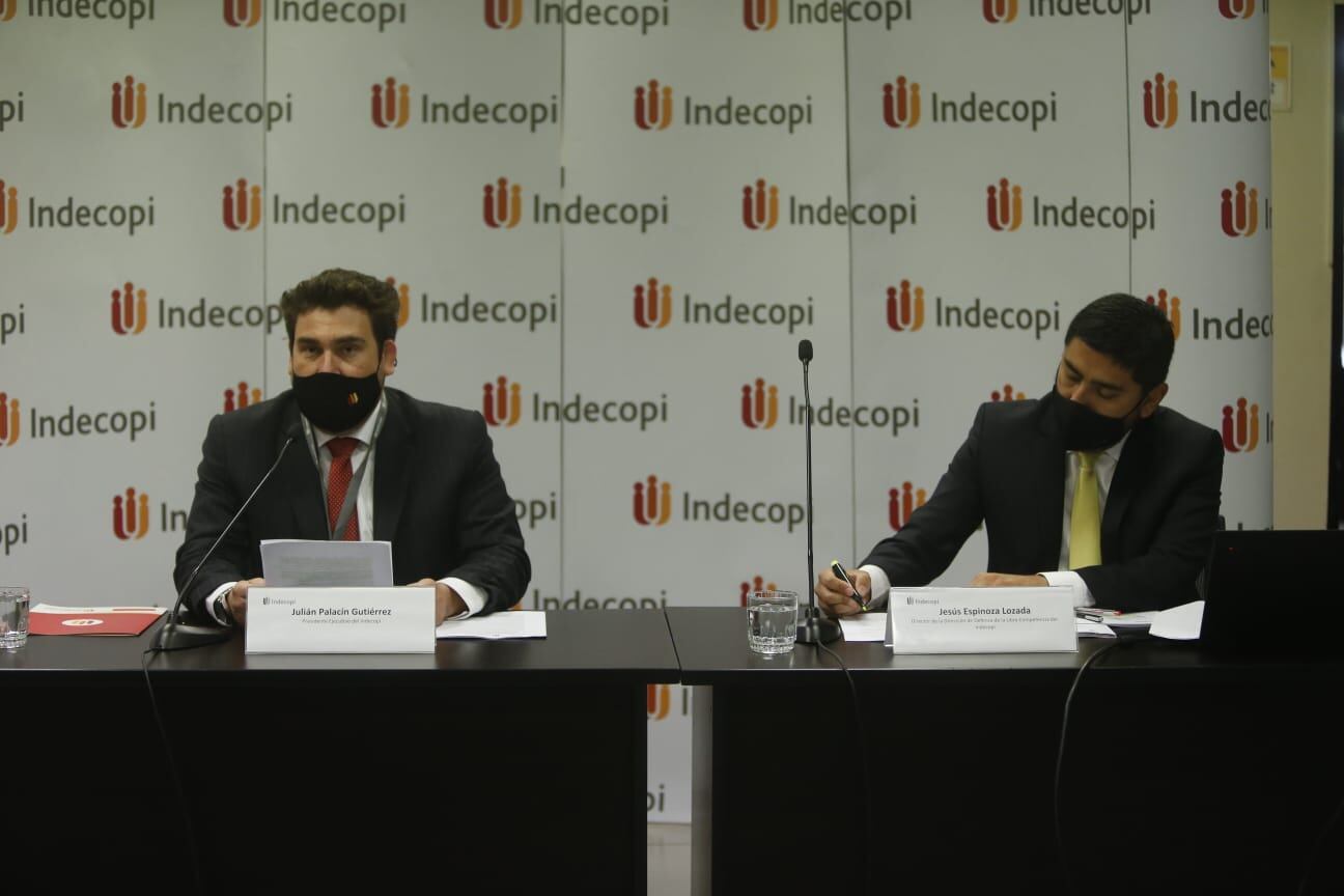 El presidente ejecutivo de Indecopi Julián Palacín hizo este jueves la presentación del informe. (Foto: Mario Zapata)