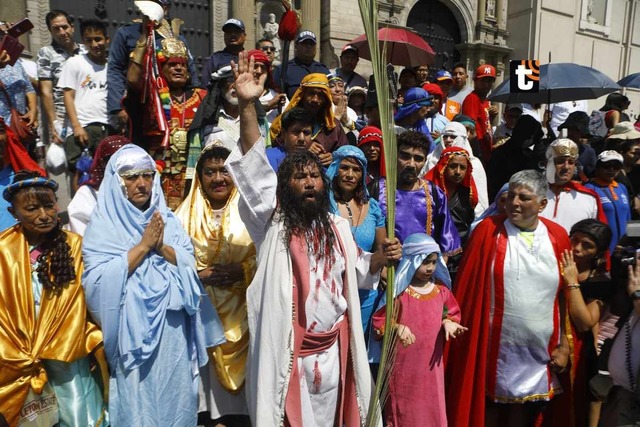 Impresionante escenificación del Vía Crucis, interpretada por Mario Valencia, 'Cristo Cholo', y su equipo. (Fotos: Julio Reaño/@photo.gec)