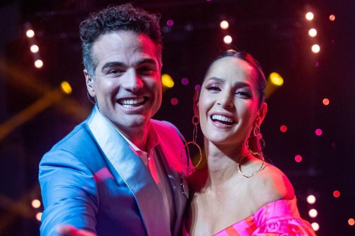 Roberto Manrique junto a Carmen Villalobos, colegas en la pantalla y amigos en la vida real. (Foto: Roberto Manrique / Instagram)
