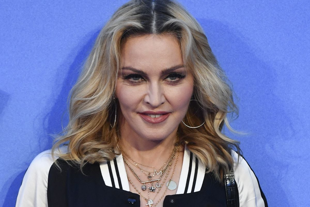 Madonna posa al llegar a la alfombra para asistir a una proyección especial de la película "The Beatles Eight Days A Week: The Touring Years" en Londres el 15 de septiembre de 2016 (Foto: Ben Stansall / AFP)
