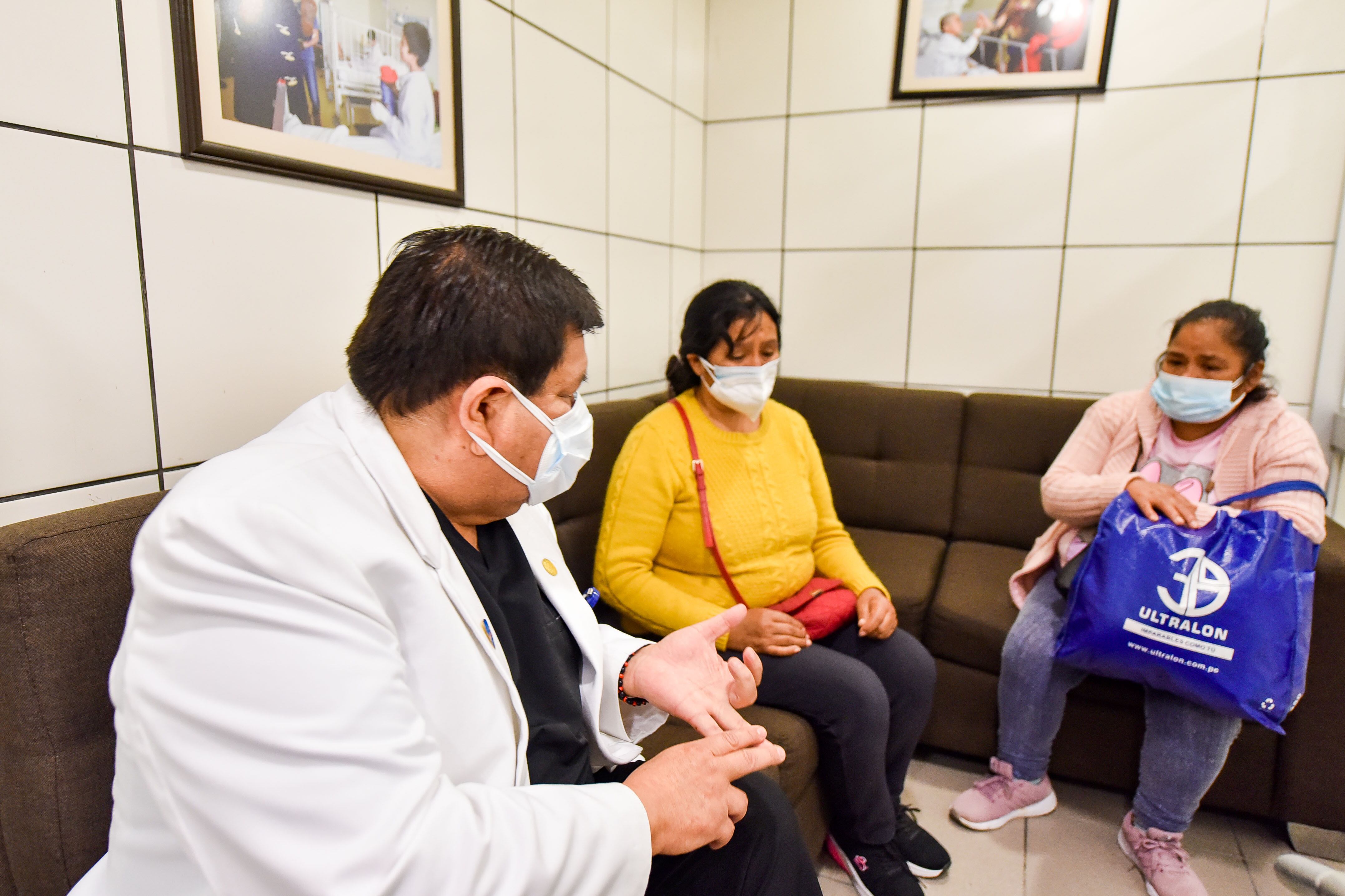 Los padres de las niñas reciben ayuda psicológica y alimentación de parte del hospital. (Foto:INSN)