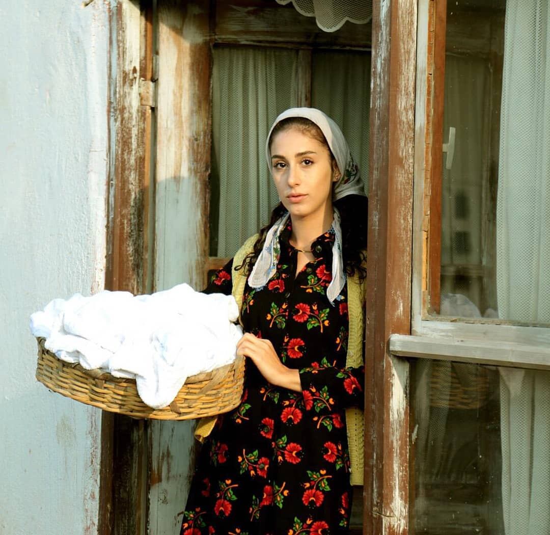 La actriz turca Polen Emre interpreta a Fadik en la telenovela “Tierra amarga” (Foto: Polen Emre/Instagram)