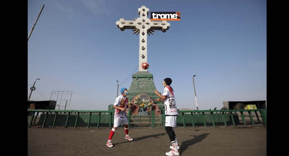 Hermanos Patadita logran muevo récord sin dejar caer el balón. (Trome / Britanie Arroyo)