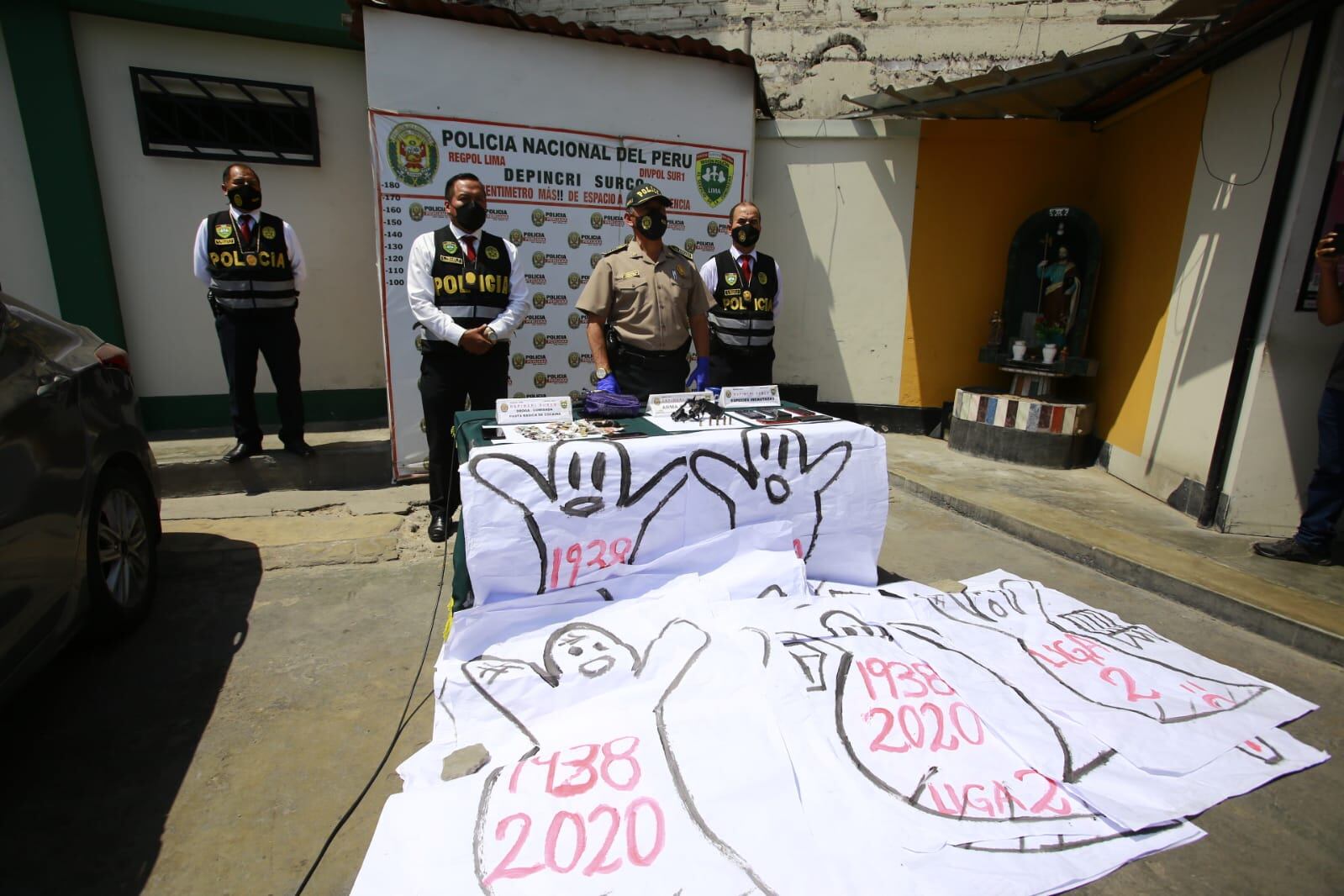 Hinchas de Universitario de Deportes fueron detenidos por intentar alterar el orden público. Foto: Jessica Vicente/ @photo.gec