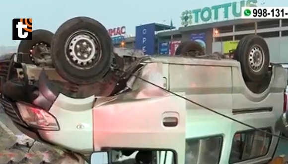 Colectivo se despista en la Panamericana Sur