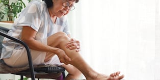 El tratamiento principal de la trombosis son los anticoagulantes (orales o inyectables), durante al menos tres meses, junto con el uso de medias de compresión para aliviar los síntomas. Foto: Istock
