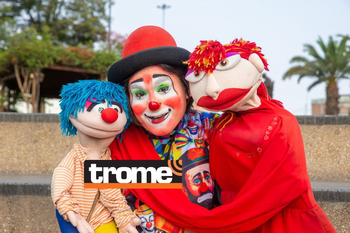 En plena calle hace un show divertidísimo con sus inseparables amigos: Lisa y Cepillín, dos muñecos de ventrílocuo. Foto: Trome.