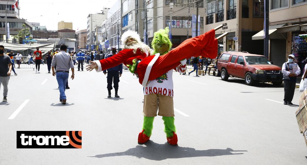 El Grinch y Papá Noel se fueron de compras a Mesa Redonda