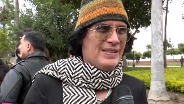 Patricio Suárez Vértiz en el entierro de su mamá