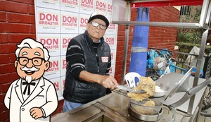 ‘Tío KFC’ conquista Surquillo con su pollo broaster y se vuelve viral en redes sociales