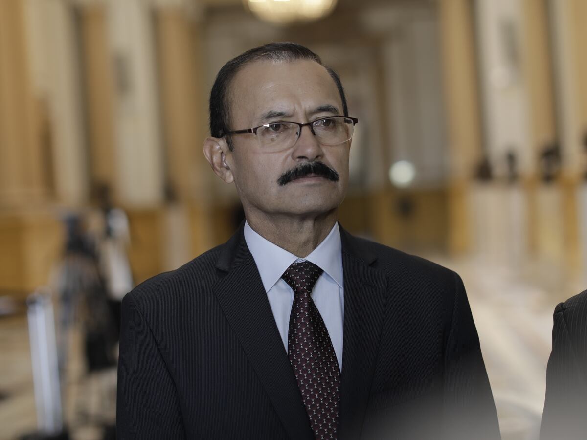 Otto Guibovich señala que es imposible que Roberto Sánchez pueda separarse de Antauro Humala. (Foto: El Comercio)