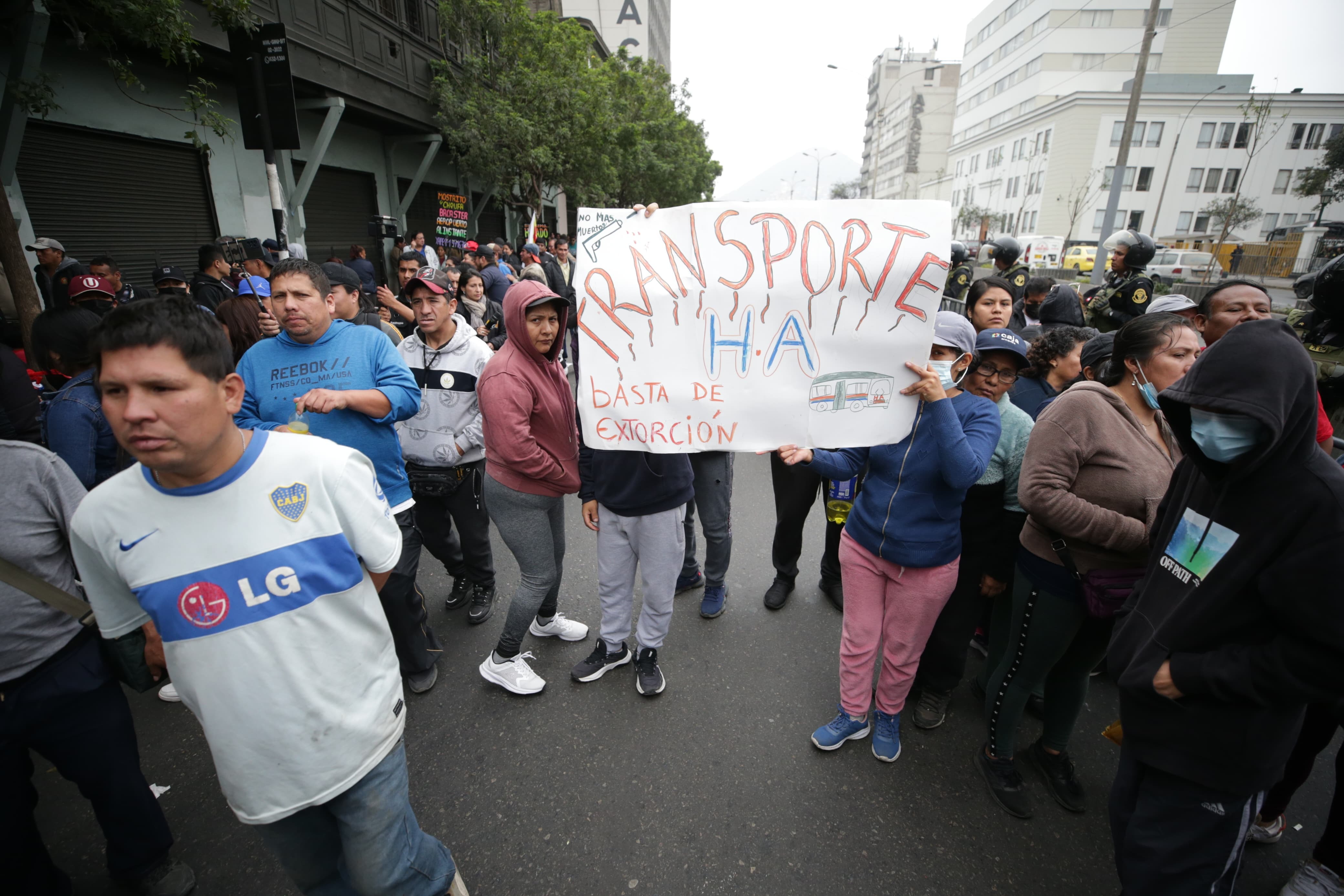 Transportistas hacen paro exigiendo seguridad tras ola de extorsiones. Foto: César Bueno @photo.gec